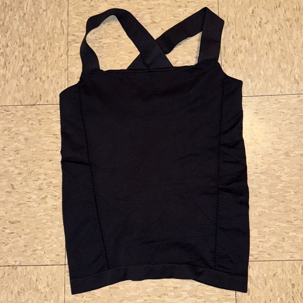 Athleta Built-In Bra Vented Cross Back Tank in Black size Small
